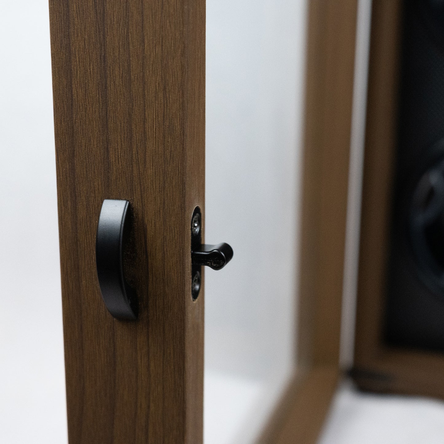 Close up on the door of a Foxtrot Chronoguard Black wooden watch winder