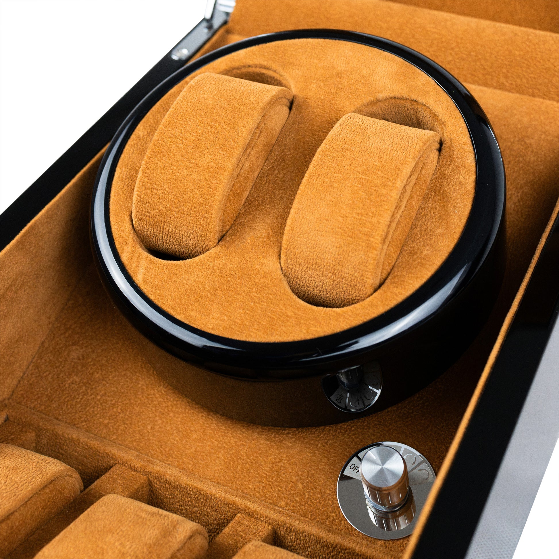 Close-up of the winding system of a Foxtrot Promatic Camel velvet Piano Lacquer watch winder